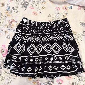 Forever 21 Geometric Black and White Pleated Skirt